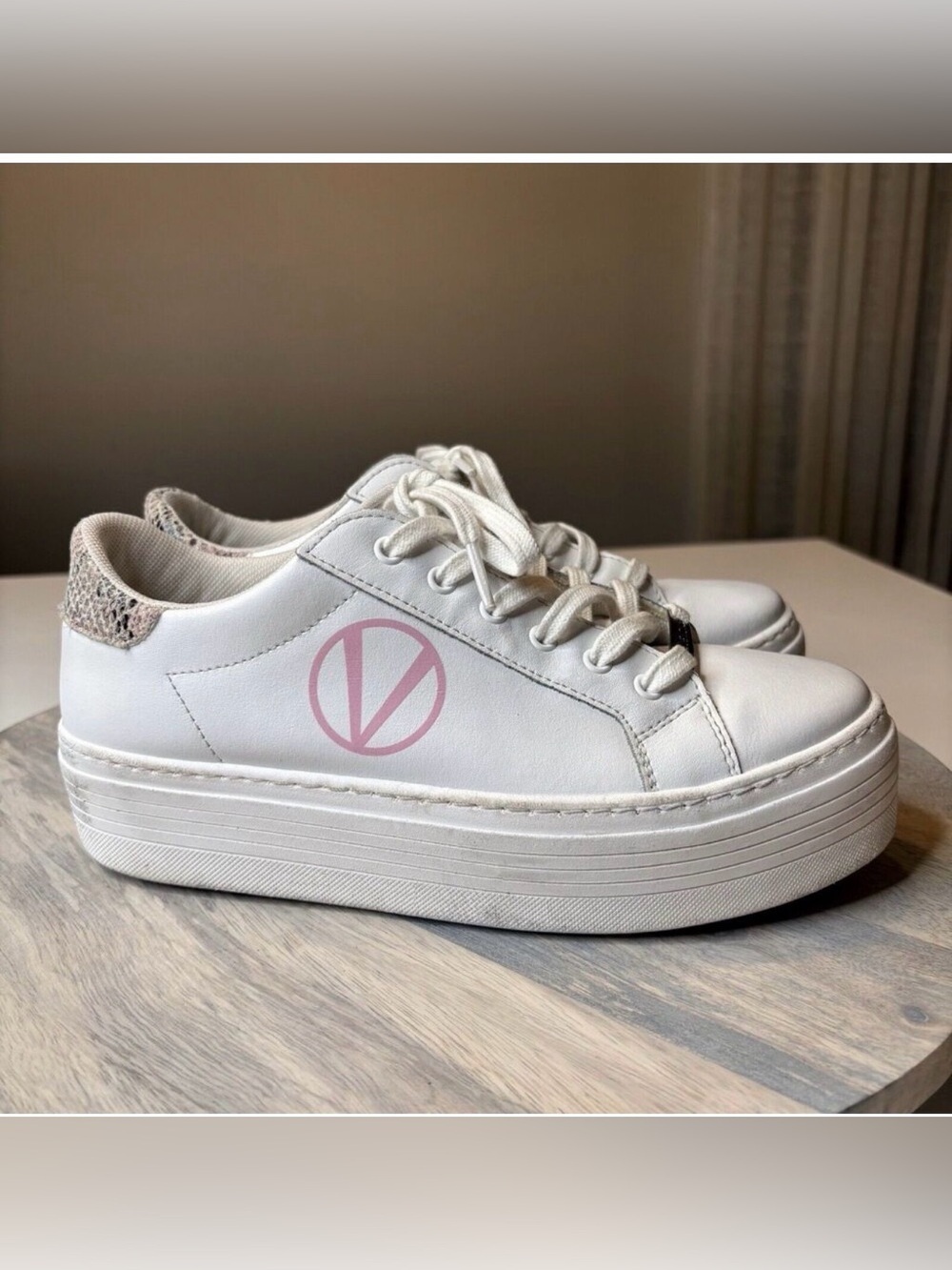 Valentino by Mario Valentino White Sneakers platform Design size 9.5 fit 9